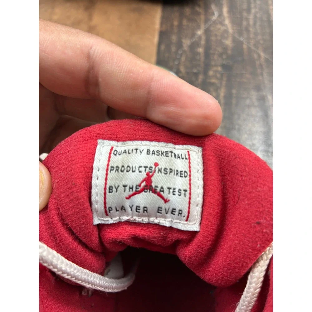 Jordan 11 Retro Cherry 2022 Kids Size 2.5Y White Red 378039-116 Good Condition